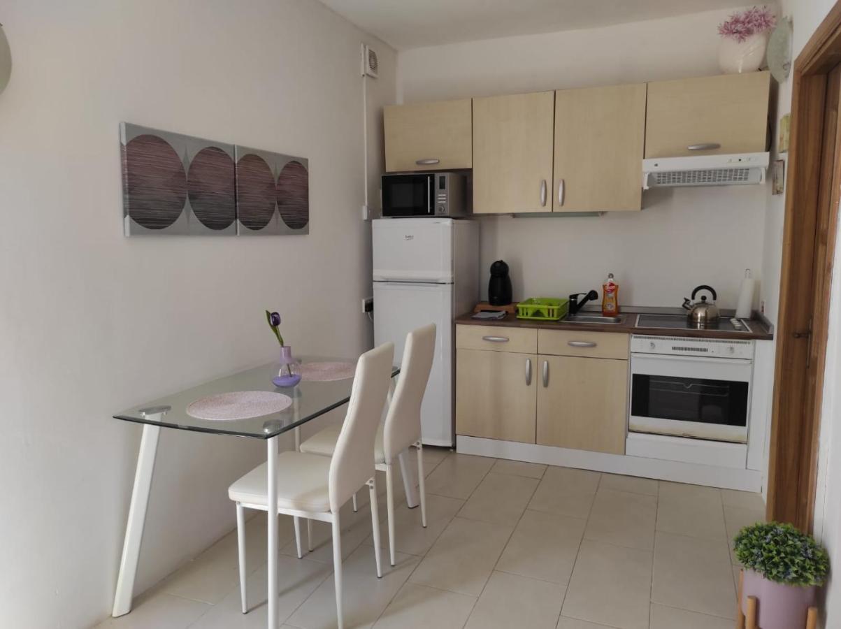 Studio Apartment With Private Terrace, Jacuzzi & Views Mosta Eksteriør billede