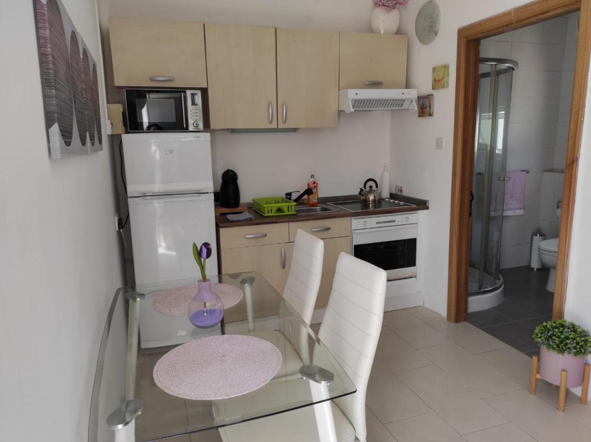 Studio Apartment With Private Terrace, Jacuzzi & Views Mosta Eksteriør billede