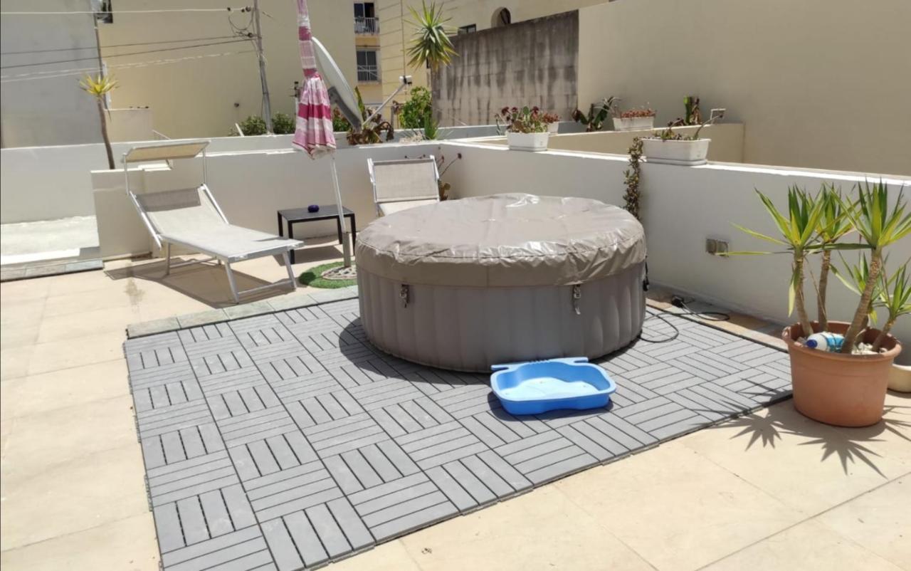 Studio Apartment With Private Terrace, Jacuzzi & Views Mosta Eksteriør billede