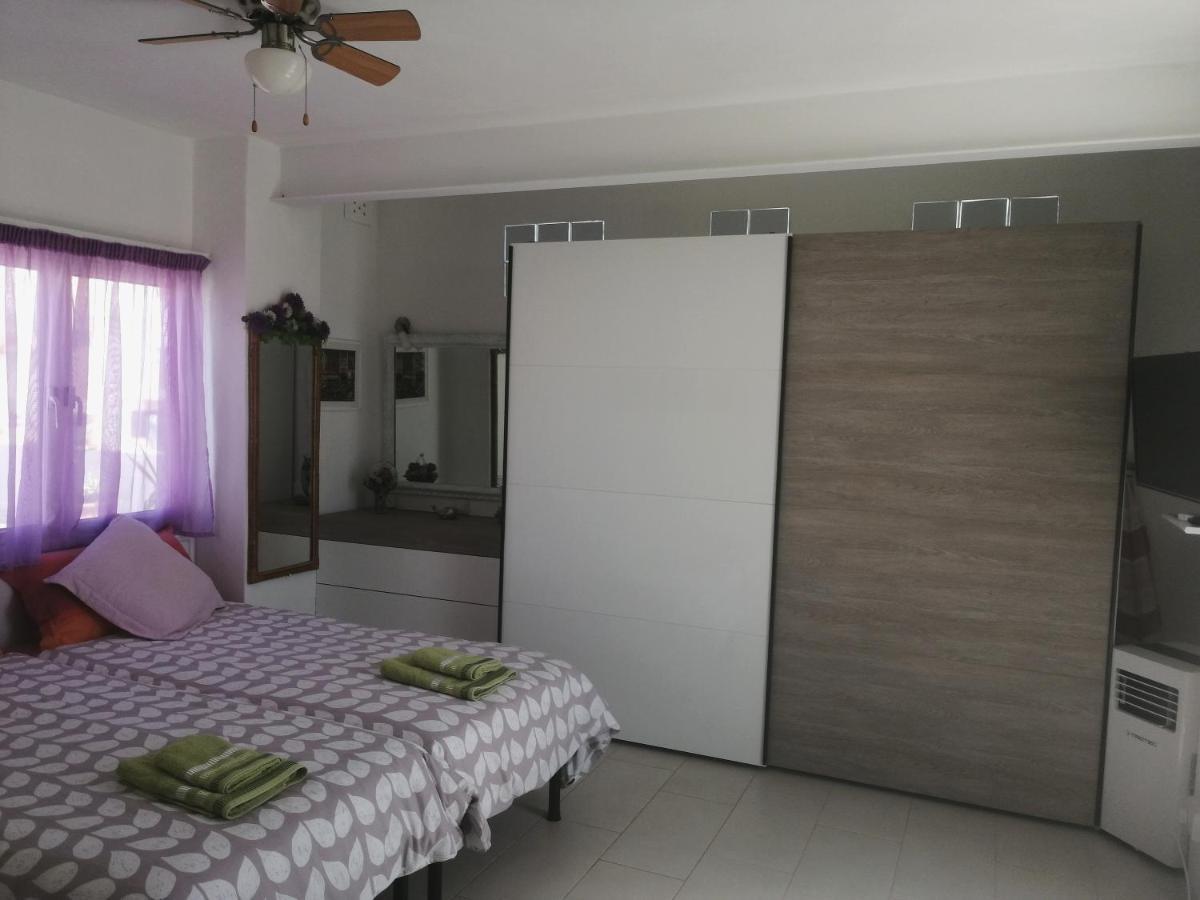 Studio Apartment With Private Terrace, Jacuzzi & Views Mosta Eksteriør billede