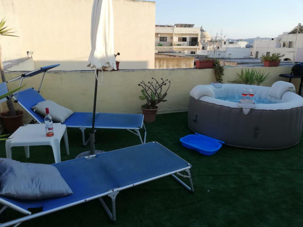 Studio Apartment With Private Terrace, Jacuzzi & Views Mosta Eksteriør billede