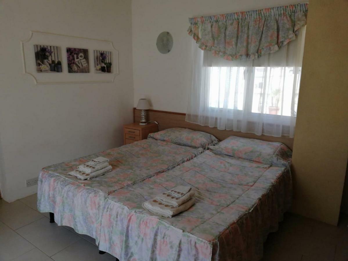 Studio Apartment With Private Terrace, Jacuzzi & Views Mosta Eksteriør billede